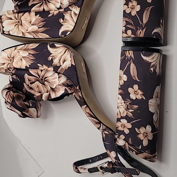Express Floral Platform Heels - Picture 10 of 13
